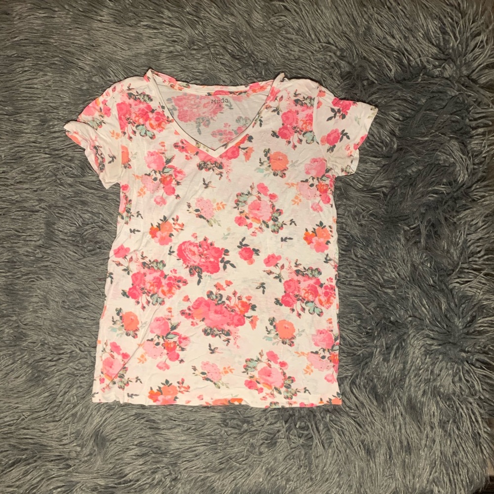 Flower v-neck